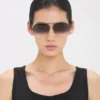 Eleganckie metalowe okulary przeciwsłoneczne typu pilot w kolorze złotym i czarnym Eleganckie metalowe okulary przeciwsłoneczne typu pilot w kolorze złotym i czarnym