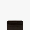 Etui na karty w kolorze espresso z tłoczoną skórą imitującą skórę krokodyla Etui na karty w kolorze espresso z tłoczoną skórą imitującą skórę krokodyla