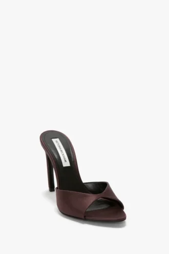 Mule Harlow 100 z bordowej satyny