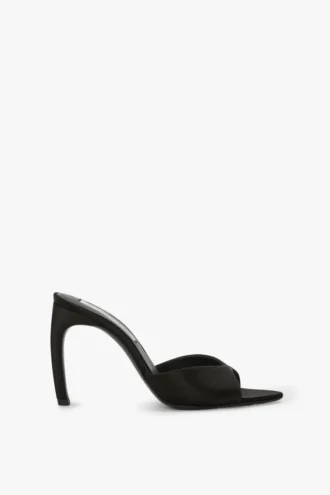 Mule Harlow 100 z czarnej satyny