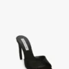 Mule Harlow 100 z czarnej satyny Mule Harlow 100 z czarnej satyny