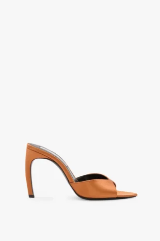 Mule Harlow 100 z satyny w kolorze brązowym