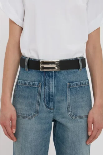 Pasek Jumbo Dorian z srebrną klamrą, wykonany z czarnej skóry licowej Pasek Jumbo Dorian z srebrną klamrą, wykonany z czarnej skóry licowej