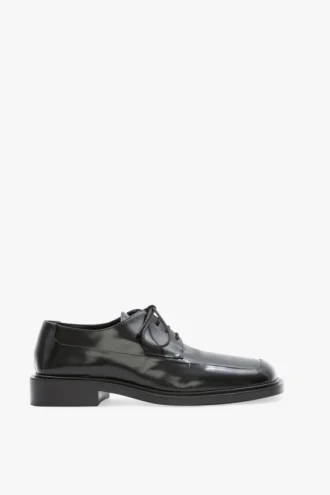 Płaskie sznurowane buty z czarnej skóry