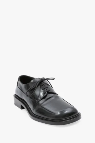 Płaskie sznurowane buty z czarnej skóry