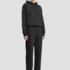 Spodnie jogger z haftowanym logo w kolorze czarnym Spodnie jogger z haftowanym logo w kolorze czarnym