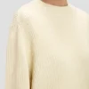 Sweter o luźnym kroju w kolorze kości słoniowej Sweter o luźnym kroju w kolorze kości słoniowej